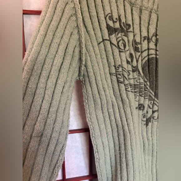 ROMWE Green Ribbed Crew Neck Sweater with Floral Heart - Picture 3 of 5